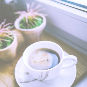観葉植物とコーヒー2