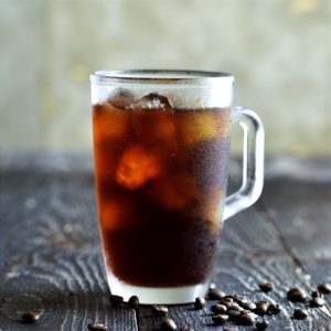 コーヒー豆とアイスコーヒー1