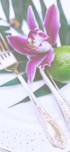 南国の花とカトラリー1