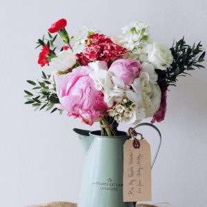 ポットの挿したピンクの花2