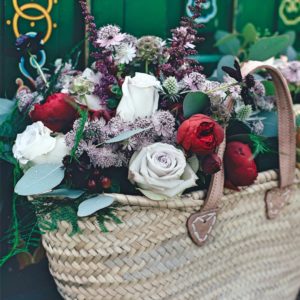 カゴに飾った花2