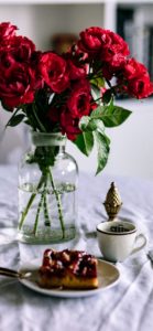 テーブルに飾った赤い花1