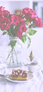 テーブルに飾った赤い花2