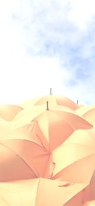 青空とオレンジの傘1