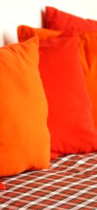 オレンジのクッション1