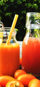瓶に入ったオレンジジュース2