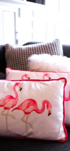 フラミンゴのクッション1