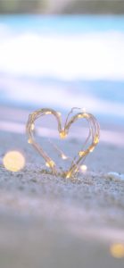 砂浜で光るハート2
