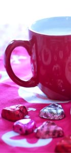 マグカップとチョコ1