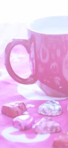 マグカップとチョコ2