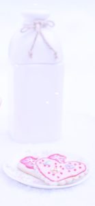 陶器とハートクッキー