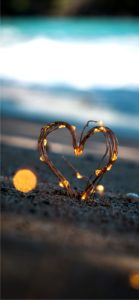 砂浜の光るハート1