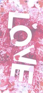 赤いハートと花柄にLOVE2