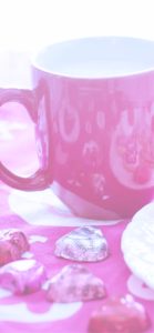 マグカップとハートのチョコレート2