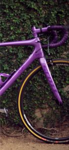 紫の自転車1