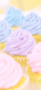 紫のクリームのカップケーキ2