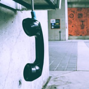 街の中の黒電話1