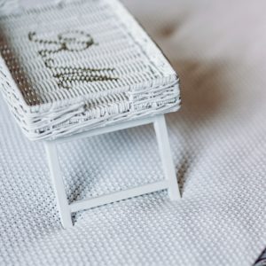 ベッドサイドテーブル