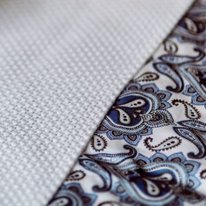 白とペイズリーのバッドカバー1