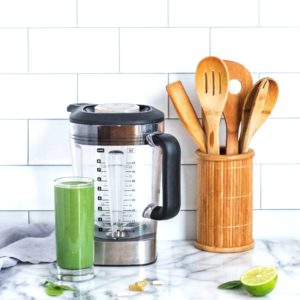 白いタイルのキッチン1