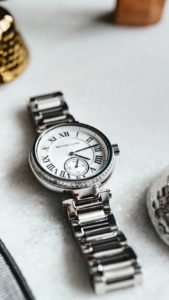 シルバーの時計1