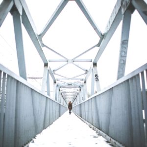 雪が積もった橋1