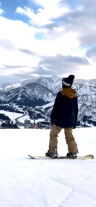 スノーボーダーと雪山3