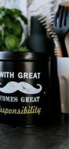 黒いキャニスター缶