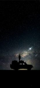 星空を見上げる人