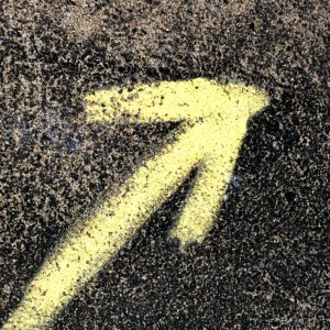 アスファルトの矢印