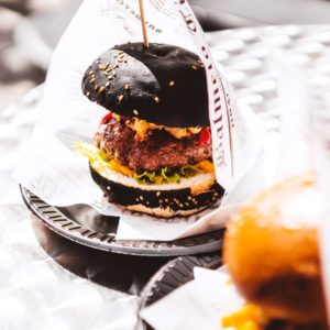 黒いハンバーガー