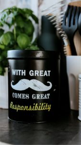 黒いキャニスター缶