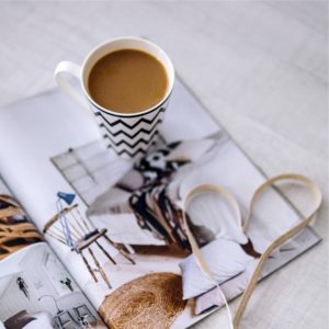 雑誌とコーヒー1