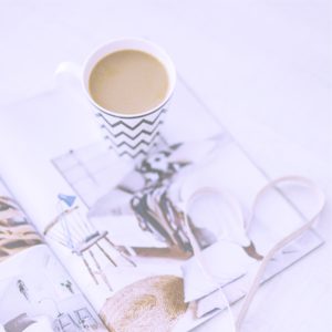 雑誌とコーヒー2