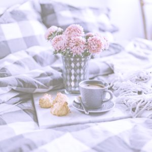 ベッドと花とコーヒー2