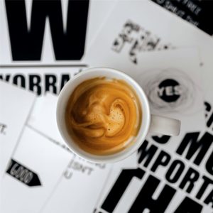 テキストデザインとコーヒー1