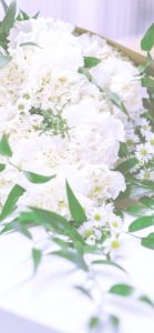 白のキャスケードブーケ2