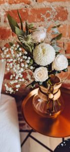 白いバラとかすみ草1