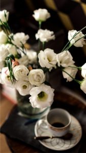 白い花とコーヒー3
