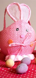 ピンクのウサギのバスケット1