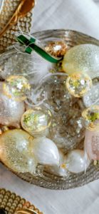 透明なイースターエッグの飾り