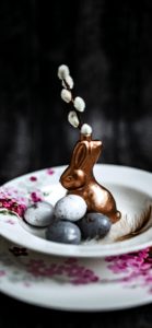 イースターラビットとたまごの飾り