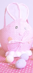 ウサギのカゴと卵2