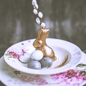 お皿の上のイースターラビット2