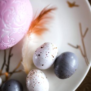 ピンクとグレーの飾り1