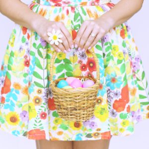 イースターエッグと女の子2