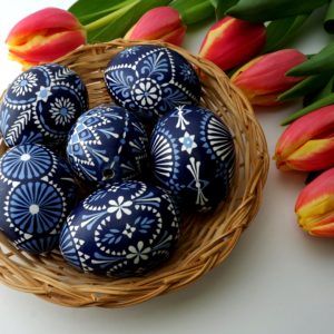 柄入りイースターエッグとチューリップ1