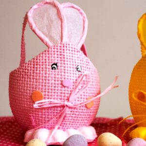 ピンクのウサギのバスケット1