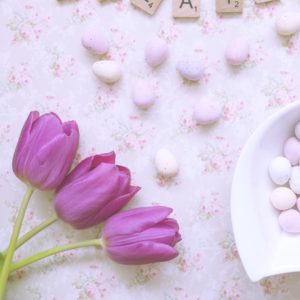 イースターのお菓子とチューリップ2
