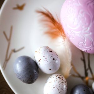 ピンクとグレーのイースターの飾り1